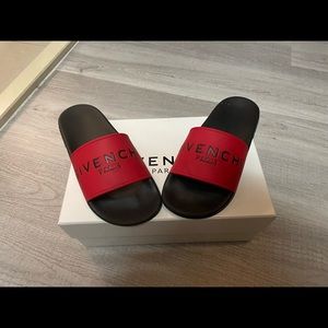 Boys givenchy embossed logo sliders